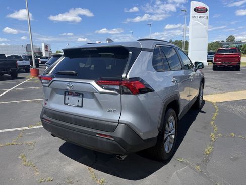 Used 2022 Toyota RAV4 XLE Premium FWD image 7