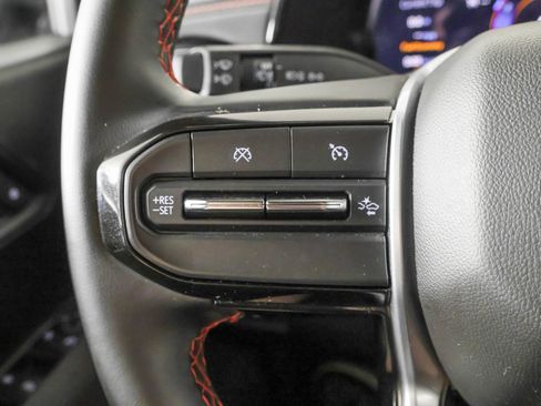 Used 2025 Chevrolet Colorado Z71 AWD/4WD image 26