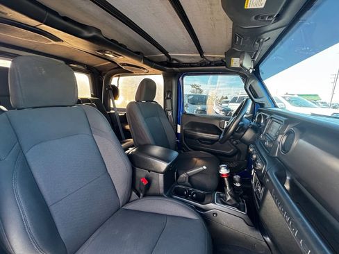 Used 2018 Jeep Wrangler Sport AWD/4WD image 3