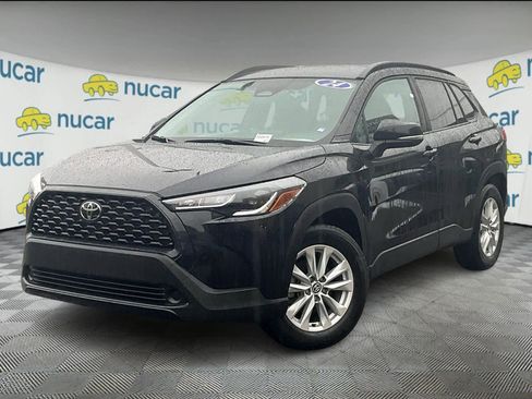 Certified 2024 Toyota Corolla Cross LE image 3