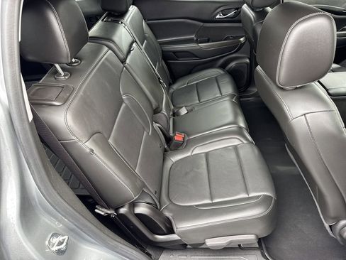 Used 2023 GMC Acadia SLT image 15
