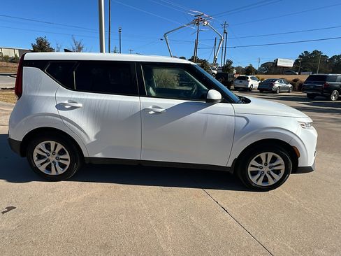Used 2020 Kia Soul LX image 7