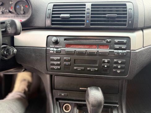 Used 2004 BMW 325i Sedan image 14