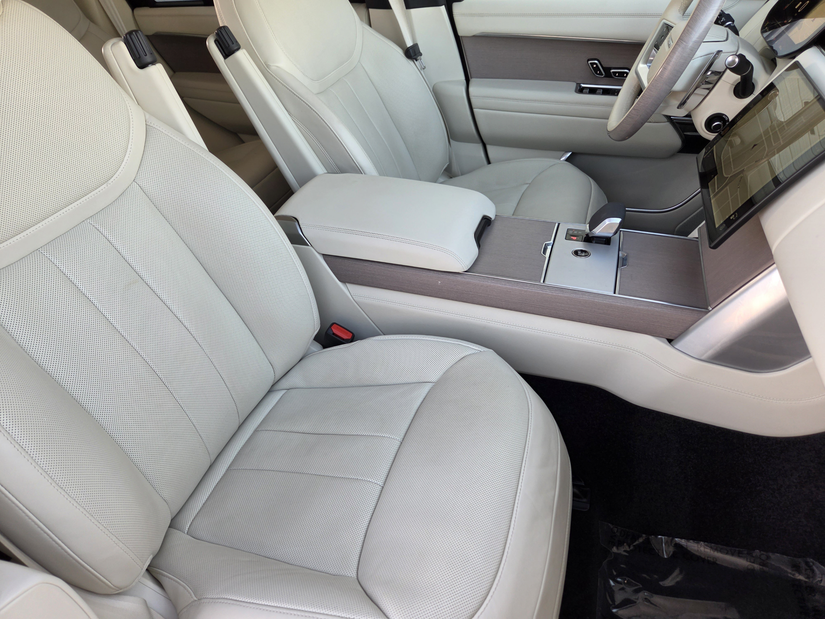 Used 2024 Land Rover Range Rover SE AWD/4WD image 9