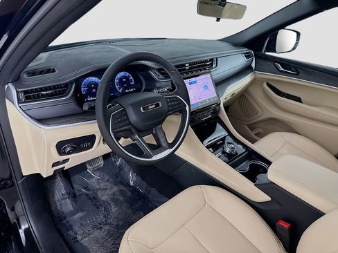 New 2025 Jeep Grand Cherokee Limited image 23