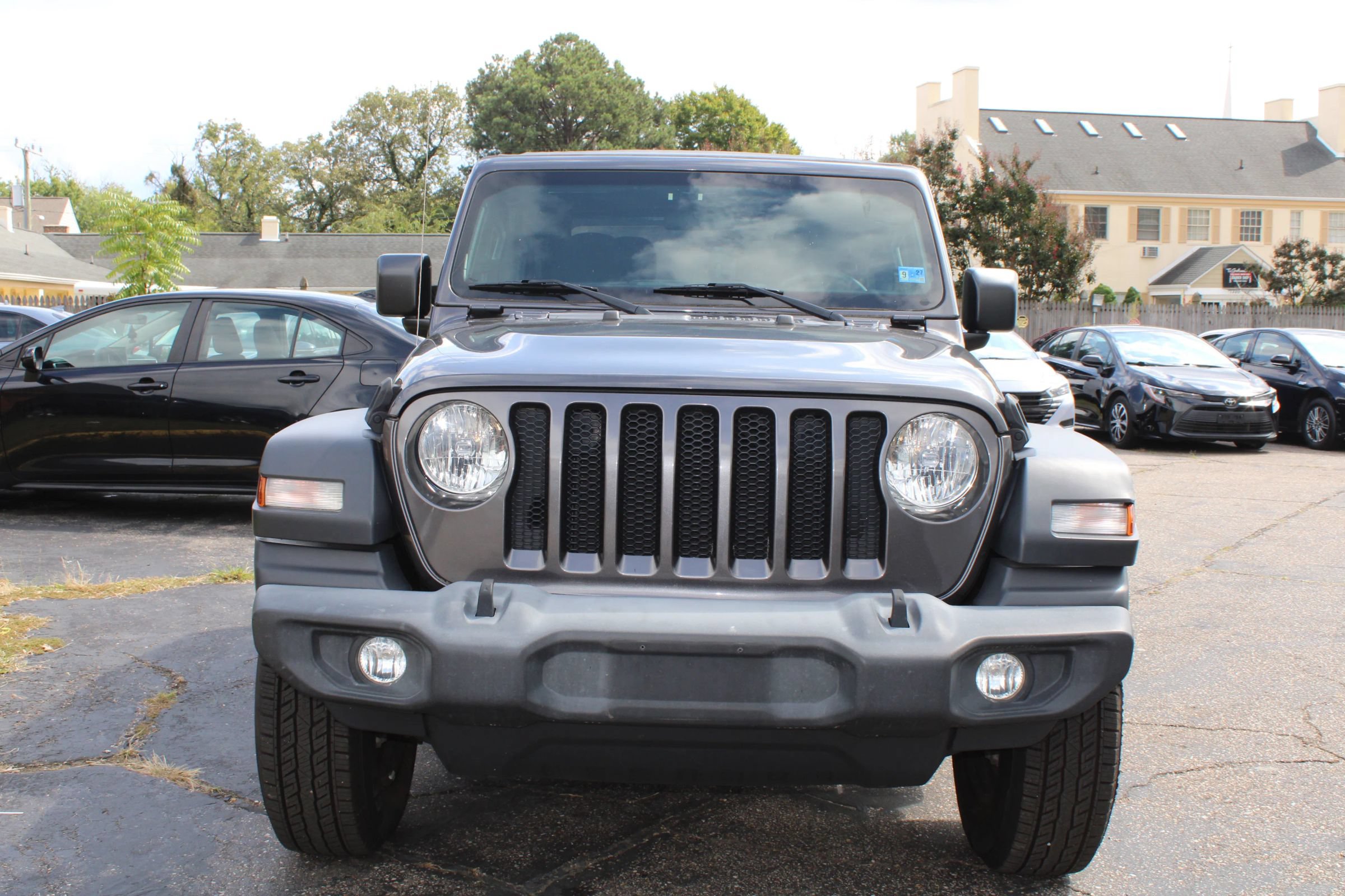 Used 2015 Jeep Wrangler Unlimited Sport AWD/4WD image 2