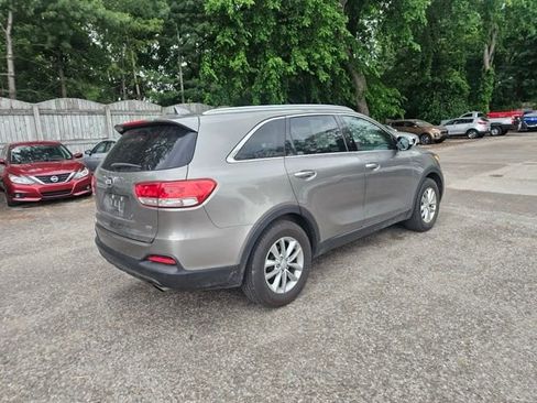 Used 2018 Kia Sorento FWD image 6