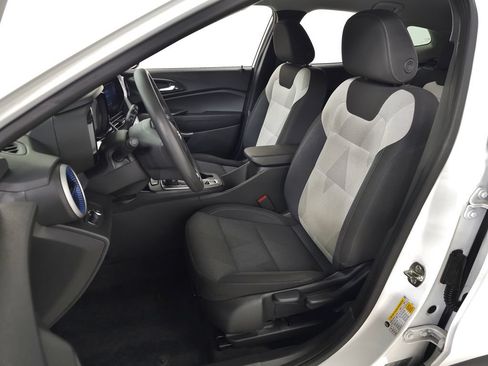 Used 2024 Chevrolet Trax LS w/ LS Convenience Package FWD image 17