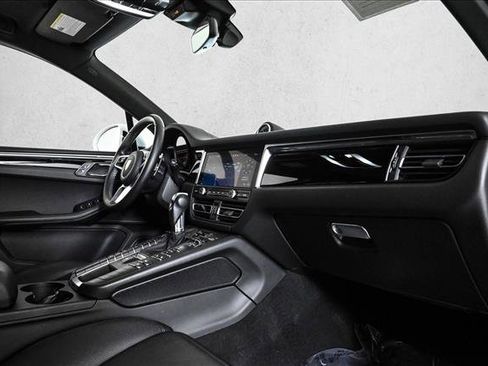 Used 2021 Porsche Macan image 23