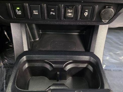 Used 2017 Toyota Tacoma SR5 RWD image 22