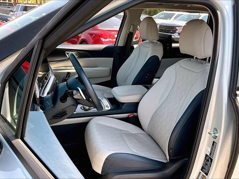 Used 2025 Kia Carnival SX FWD image 21