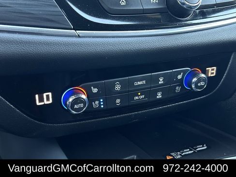Used 2024 Buick Enclave Premium AWD/4WD image 22