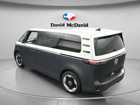 Used 2025 Volkswagen ID. Buzz Pro S Plus RWD image 39