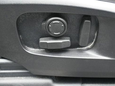 Used 2023 Land Rover Defender 90 X-Dynamic SE image 10