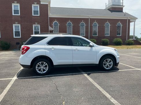 Used 2017 Chevrolet Equinox LT w/ Convenience Package FWD image 4