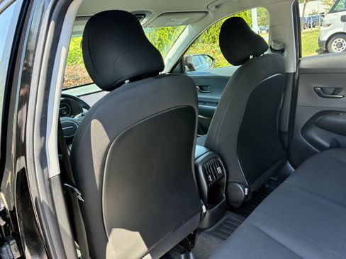 Used 2025 Hyundai Kona SEL FWD image 13