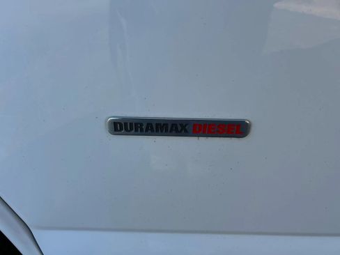 Used 2017 Chevrolet Express 2500 image 2