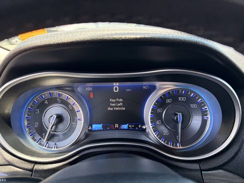 Used 2018 Chrysler 300 Touring L RWD image 28