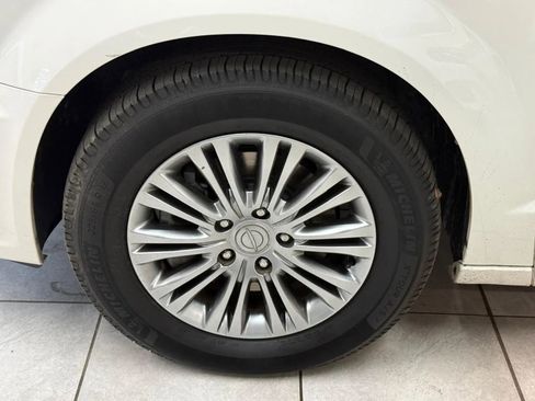 Used 2013 Chrysler Town & Country Touring-L w/ Driver Convenience Group FWD image 39