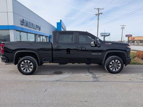 Used 2024 Chevrolet Silverado 2500 Custom w/ Custom Value Package image 3