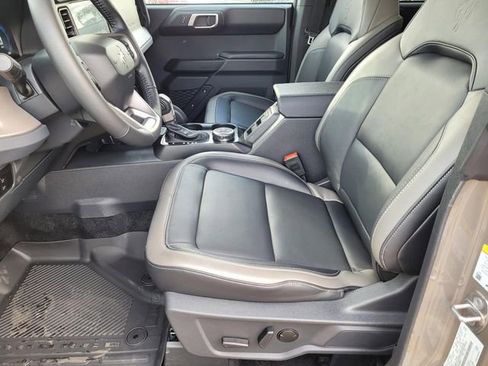 New 2025 Ford Bronco Outer Banks w/ Sasquatch Package AWD/4WD image 9