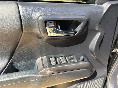 Used 2021 Toyota Tacoma TRD Off-Road w/ Technology Package AWD/4WD image 19
