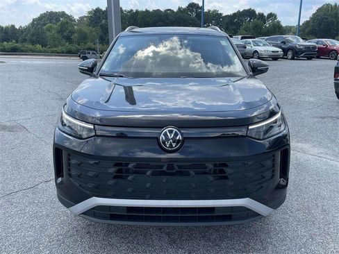 New 2025 Volkswagen Tiguan SE FWD image 10