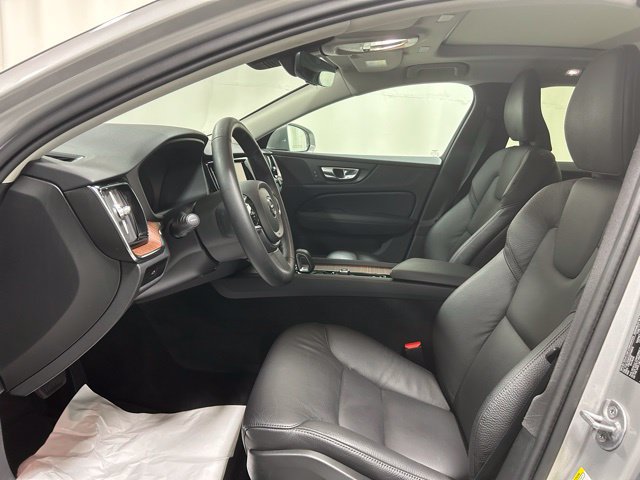 Used 2025 Volvo V60 B5 Cross Country Plus AWD/4WD image 8