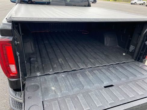 Used 2022 GMC Sierra 1500 SLT w/ SLT Premium Plus Package AWD/4WD image 22