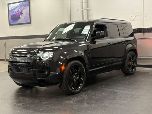 Used 2024 Land Rover Defender 110 X-Dynamic SE AWD/4WD image 6