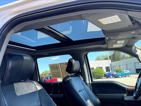 Used 2019 Ford F150 Lariat w/ Equipment Group 502A Luxury AWD/4WD image 25