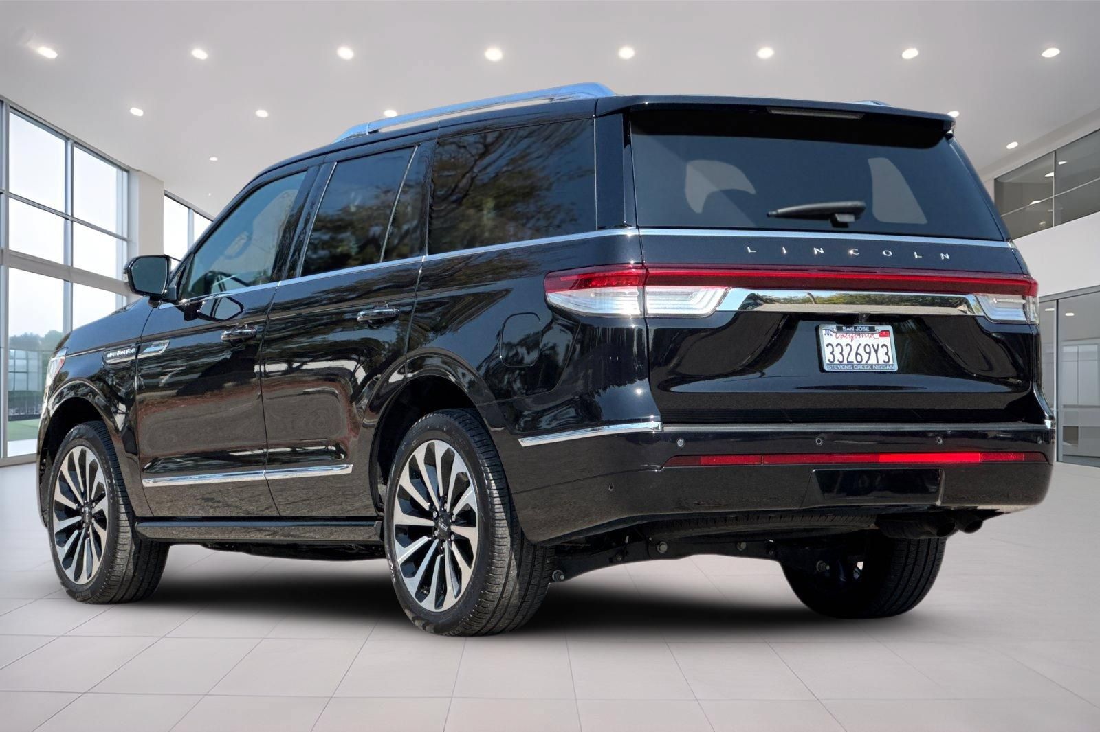 Certified 2023 Lincoln Navigator Reserve AWD/4WD image 6