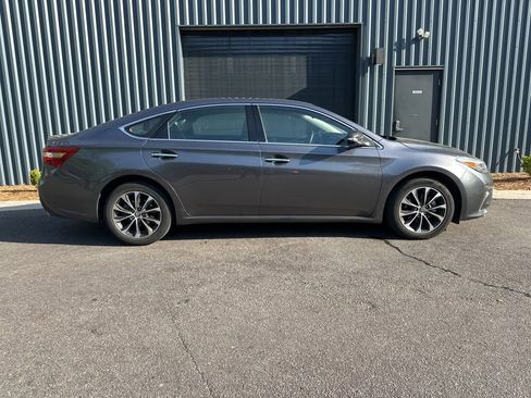 Used 2016 Toyota Avalon XLE image 4