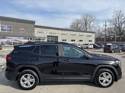 Used 2022 GMC Terrain SLE w/ Driver Convenience Package image 8