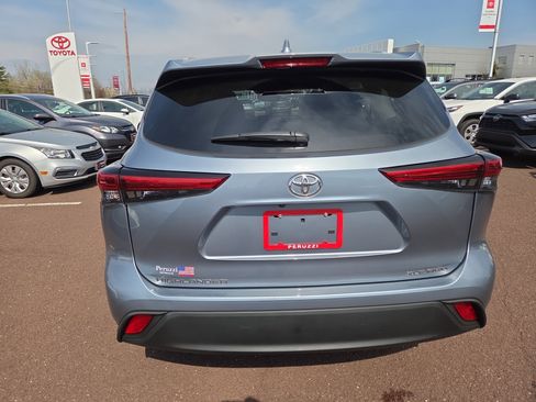 Used 2022 Toyota Highlander XLE image 4