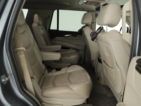 Used 2019 Cadillac Escalade Luxury image 20