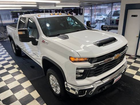 Used 2024 Chevrolet Silverado 2500 LT image 22