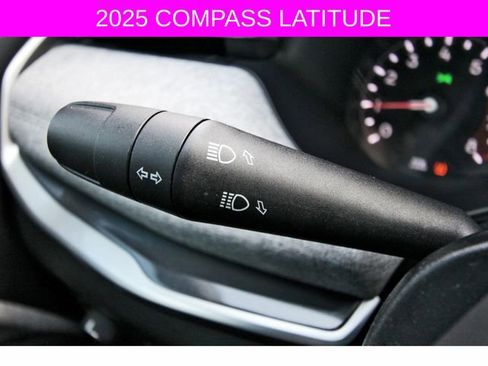 Used 2025 Jeep Compass Latitude image 16