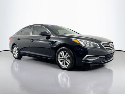 Used 2017 Hyundai Sonata SE image 3