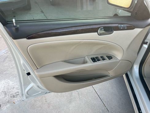 Used 2011 Buick Lucerne CXL w/ Driver Confidence Package image 10