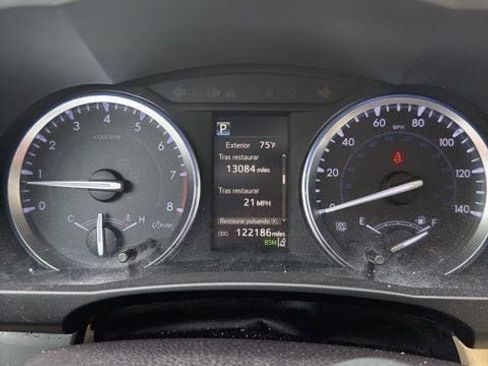 Used 2018 Toyota Highlander XLE AWD/4WD image 6