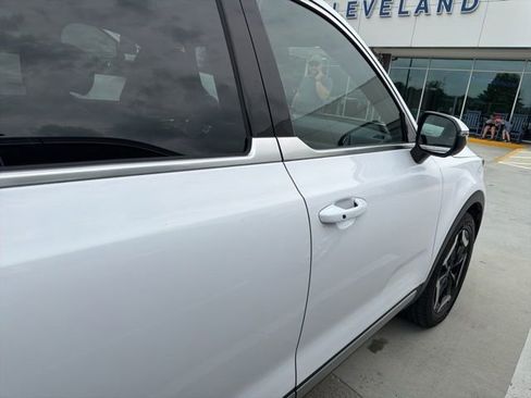 Used 2024 Kia Telluride EX w/ EX Captain's Chair Package AWD/4WD image 28