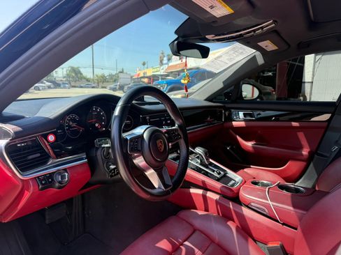 Used 2020 Porsche Panamera image 9