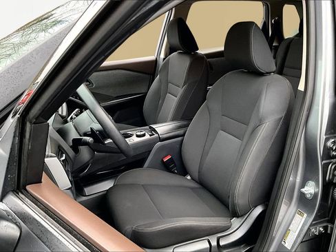 Used 2023 Nissan Rogue S image 17