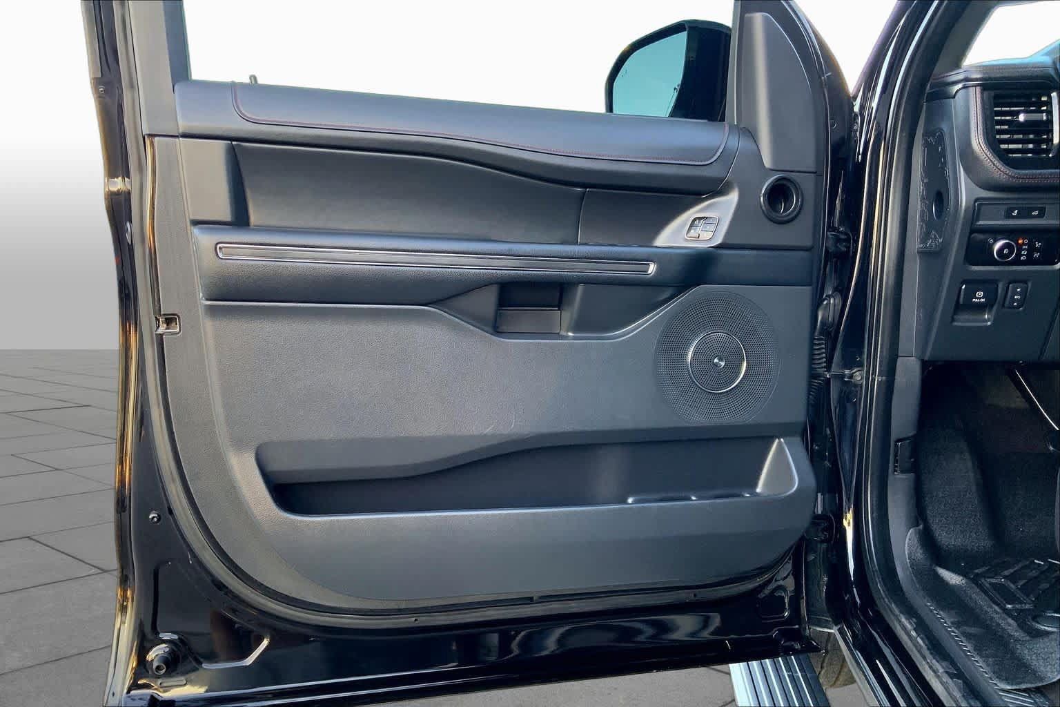 Used 2023 Ford Expedition Limited RWD image 21