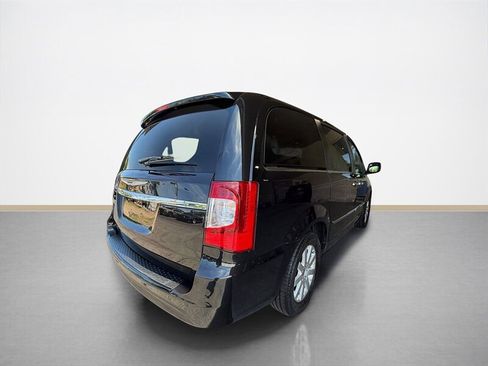 Used 2015 Chrysler Town & Country Touring w/ Driver Convenience Group FWD image 4