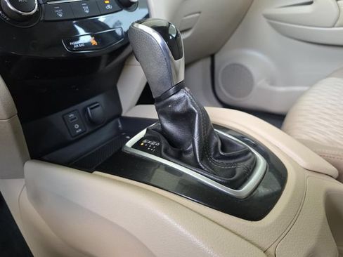 Used 2017 Nissan Rogue S FWD image 17