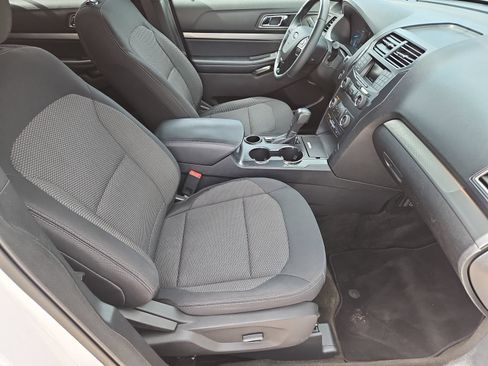 Used 2018 Ford Explorer XLT FWD image 14