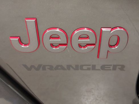 Used 2022 Jeep Wrangler Rubicon w/ Steel Bumper Group image 31