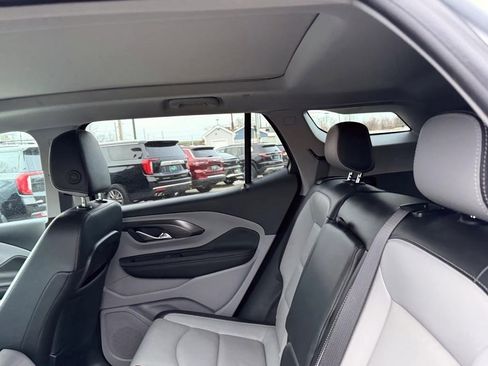 Used 2022 GMC Terrain SLT image 8
